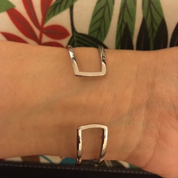 Joyus Adjustable X Shaped Cuff Size OSFA - Picture 2 of 3